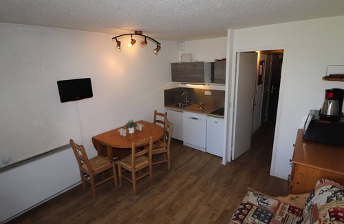 Le Lavachet Apartment | Bright Studio Near Slopes and Shops with Balcony