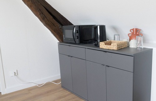 Coteaux Ouest Apartment | Bright studio under the roof