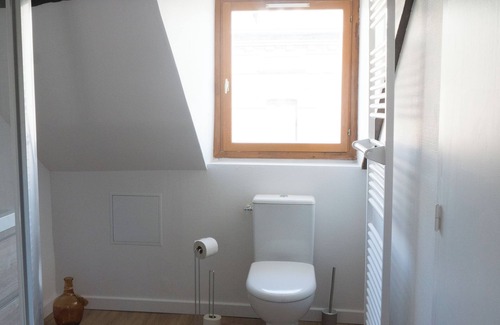 Coteaux Ouest Apartment | Bright studio under the roof