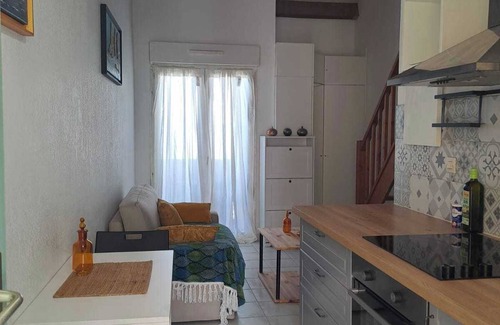 Gares Apartment | Bright studio with balcony in Montpellier