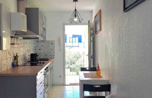Gares Apartment | Bright studio with balcony in Montpellier