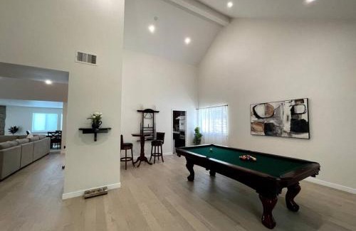 Canoga Park House | Bright, Stylish 4BD Modern House with Private Pool
