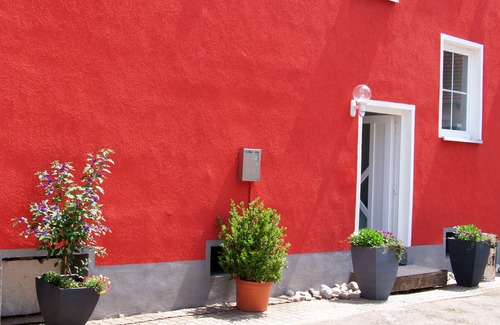 Rosstal Apartment | Bright, stylish apartment (75sqm) with south-facing balcony