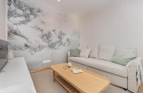 Emaus Apartment | Bright & Stylish Apartment with Balcony 1,5 km to Gdańsk Main City by Noclegi Renters