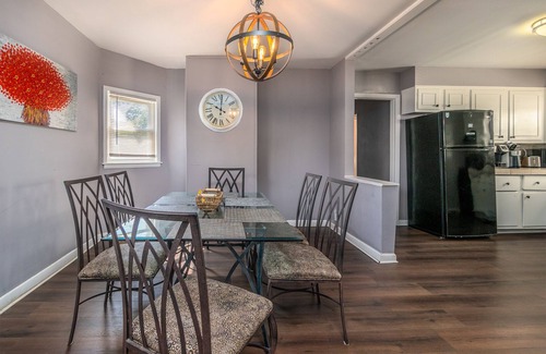 Front Park Apartment | Bright, Stylish Apt. with fire place in ❤ Buffalo
