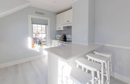 Marblehead House | Bright & Stylish Coastal Retreat in Marblehead Historic Center w Parking!