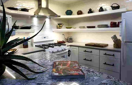 Agua Fria House | Bright & Stylish Studio – Full Kitchen, Living Room & Bedroom