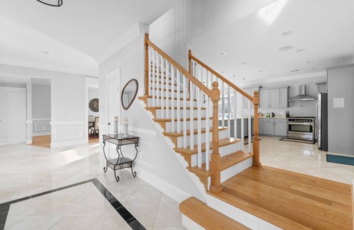 Arlington Views House | Bright , sunny, and inviting 5 bedroom w/a spacious floor plan + Movie Theater