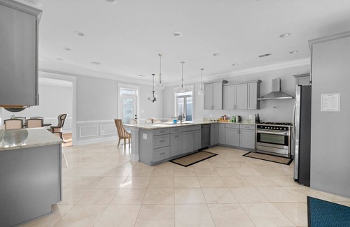 Arlington Views House | Bright , sunny, and inviting 5 bedroom w/a spacious floor plan + Movie Theater