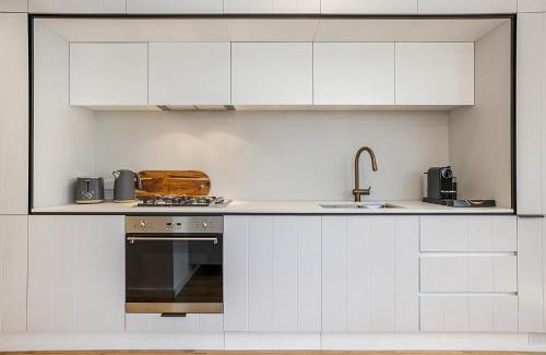 Windsor Apartment | Bright Terrace Unit Next to Chapel St Dining