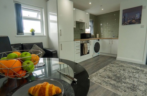 Adamsdown Apartment | Bright Top-Floor Studio Apartment Near Vibrant Cardiff Centre