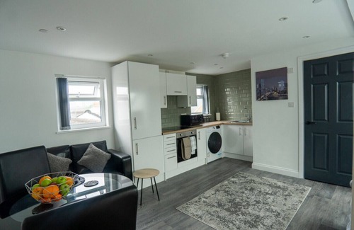 Adamsdown Apartment | Bright Top-Floor Studio Apartment Near Vibrant Cardiff Centre