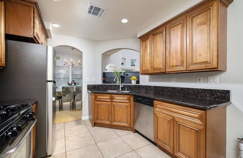 Valle Lindo House | Bright Townhome Retreat with Private Patio & Walk Trails