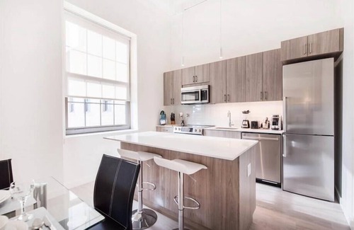 Chinatown Apartment | Bright Travel-friendly 1BR Downtown Condo | Perfect for Medical Tourism