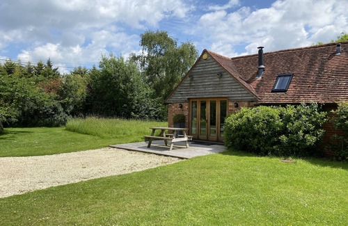 Henley-in-Arden House | Bright two bed cottage in beautiful countryside with log burner.