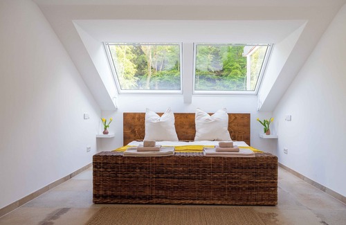 Riederau Apartment | Bright vacation apartment with forest view near the lake