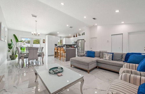 Homestead House | Bright Villa, Heated Pool, 2 Kings, by Everglades, Biscayne & Keys