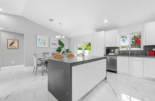 Homestead House | Bright Villa, Heated Pool, 2 Kings, by Everglades, Biscayne & Keys