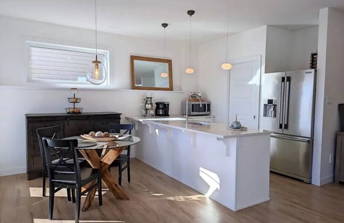 Lethbridge House | Bright Walk-Out Suite - Kitchenette & Amazing View