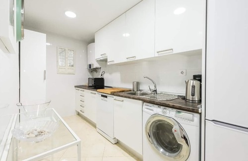 Centro Apartment | Brightly Decorated South-Facing Apartment w/Full Kitchen - In Historic District