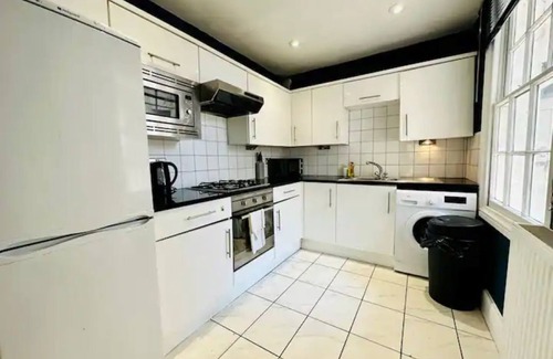 Montpelier Apartment | Brighton City Centre Seafront 5 Bedroom Flat BN1115Upp