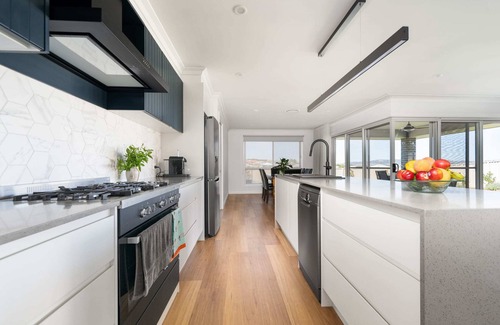 Kelso House | Brilliant Brennan - Modern 4 Bed, 2 Bath Home