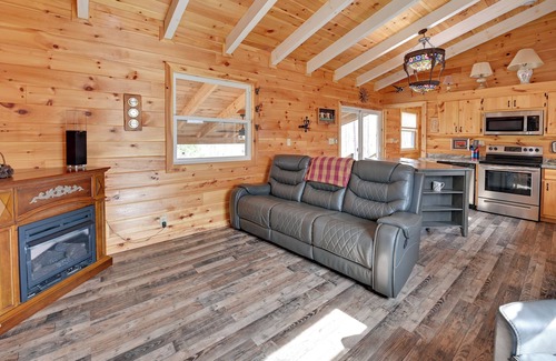 Frenchburg Cabin | Bring a Pet: Peaceful Frenchburg Cabin on 1 Acre