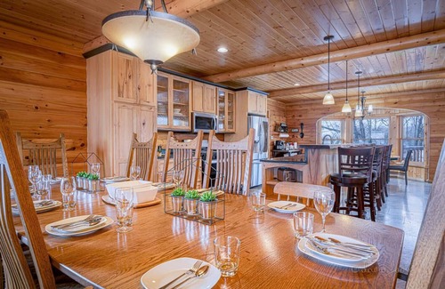 Kent Cabin | Bring Everyone Home for the Holidays! 7 bedrm & 6 baths | 2 game rooms | hot tub