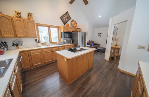 Keystone House | Bring the Dogs(fees apply) Private hot tub, large deck