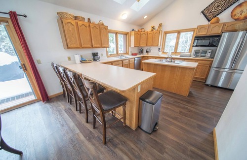 Keystone House | Bring the Dogs(fees apply) Private hot tub, large deck