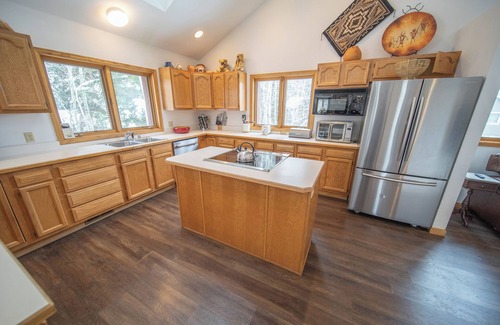Keystone House | Bring the Dogs(fees apply) Private hot tub, large deck
