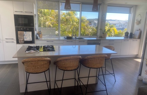 Narrabeen House | Bring the surfboards. Bring the fishing rods. Bring the family!