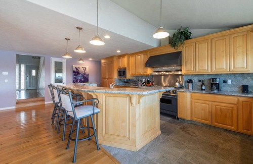 Discovery Bay House | Bring the whole family! 7 Bdrm, nice deck, big dock, close to fast water💦