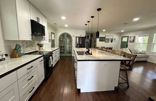 Tazewell House | Bring the whole family! Pets welcome! 20 minutes to LMU.