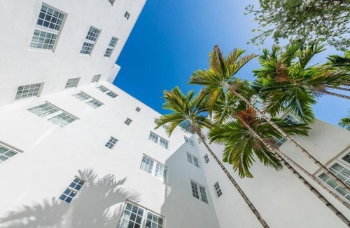City Center House | Bring the Whole Squad! 3 Convenient Units, Picnic Area, Close to Miami Beach!
