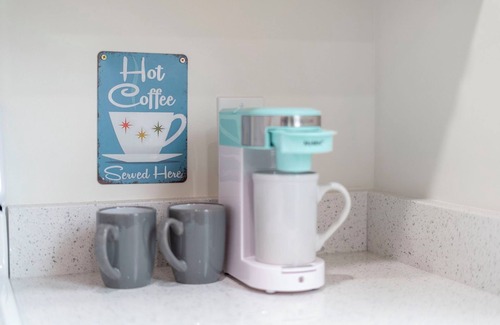 Bristol House | Bristol’s Doo-Wop Den – A 1950s-Themed Retreat with a Modern Twist