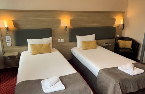 Saintes Hotel | Brit Hotel Bleu Nuit