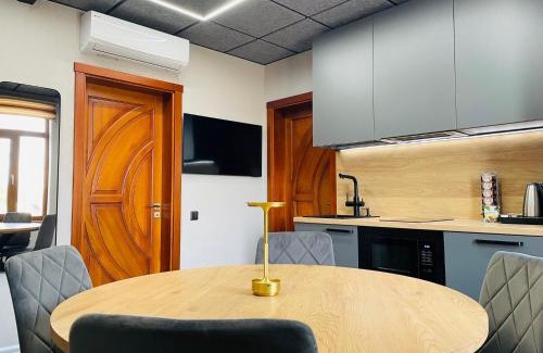 Teika Apartment | BRIVIBAS RESIDENCE - WEST/EAST, free PRIVAT parking, free WIFI, self check-in