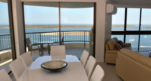 Runaway Bay Apartment | Broadwater Shores Waterfront Apartments
