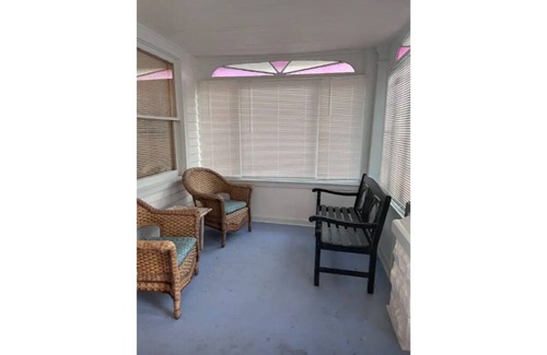 Medina House | Broadway House Vacation Home, Medina Ohio New! 6 BDRM, 2 Blocks from Town Square