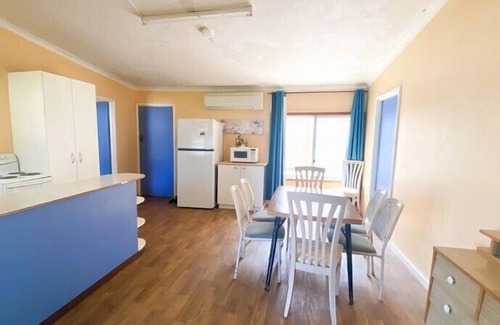 Lancelin House | Brocky's Place - Want direct access to the beach in town