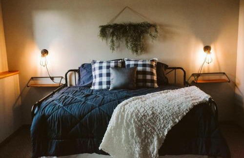 Ontario House | Broken Windmill Inn Ontario Farm Retreat