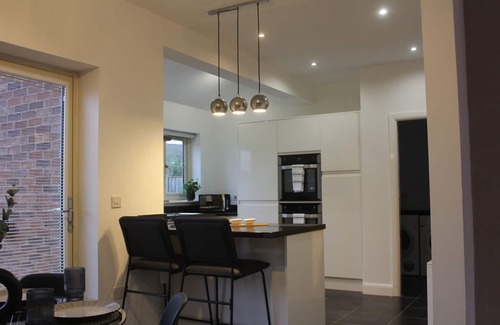 Walkden House | Brook Meadow House, 4 Bed House Manchester ¦ Business ¦ Retreat ¦