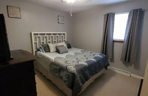 Dellslow House | Brookehaven Bungalow. Minutes from WVU, Hiking, & Cheat Lake!