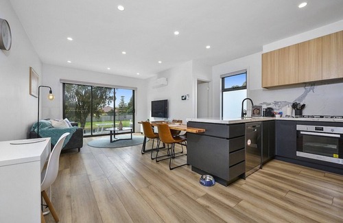 Brooklyn House | Brooklyn Bliss - Amidst Nature's Charm!