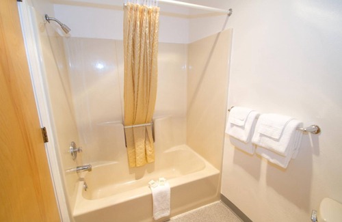 Southgate Triangle Hotel | Brooks Street Motor Inn