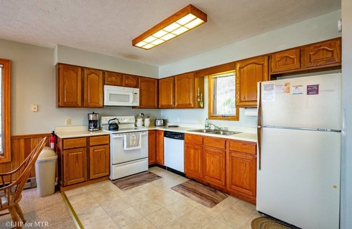 Davis House | Brookside - 162 Northpoint Way Brookside - Hot Tub, Pet Friendly, Short Drive to Two Ski Resorts & Two State Parks