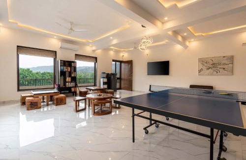Faridabad Villa | BrookVale Manor by StayVista - Private Pool, BBQ, Views at Haryana