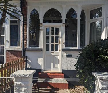 Furzedown House | Brookview Guest House