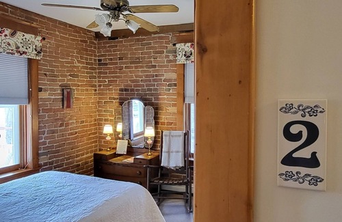 Paonia Bed & Breakfast | Bross Hotel